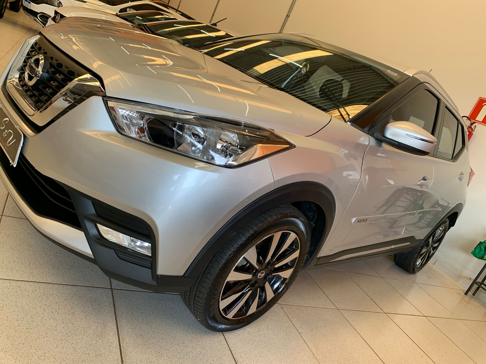 Kicks sv cvt